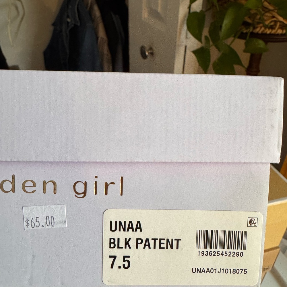 Black Patent Leather Women's Shoes - Picture 2 of 3